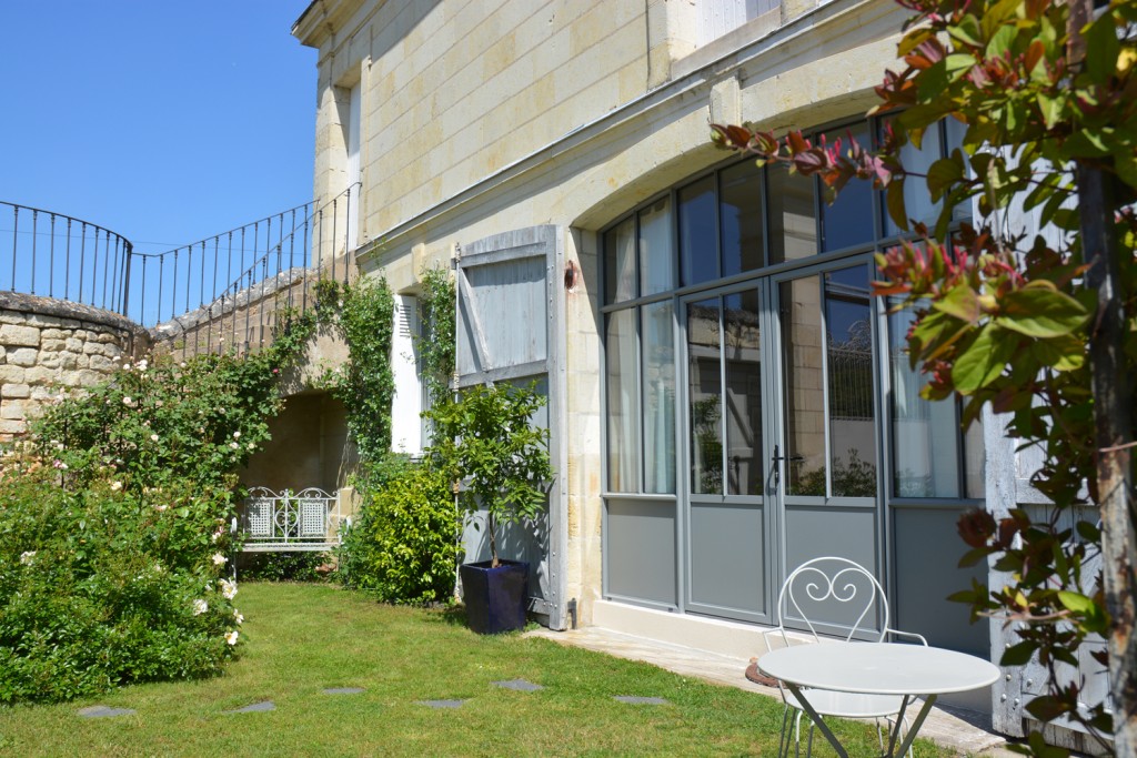 notre Gite de Charme "Le Bonheur de Ronsard" et son jardin arboré qui vous permettra de gouter à la sérénité de la vie en Val de Loire: