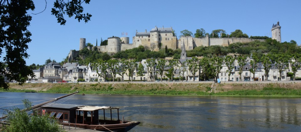 Chinon: cité royale à proximité de La Pénesais