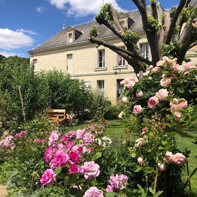 La Pénesais - le jardin fleuri de roses