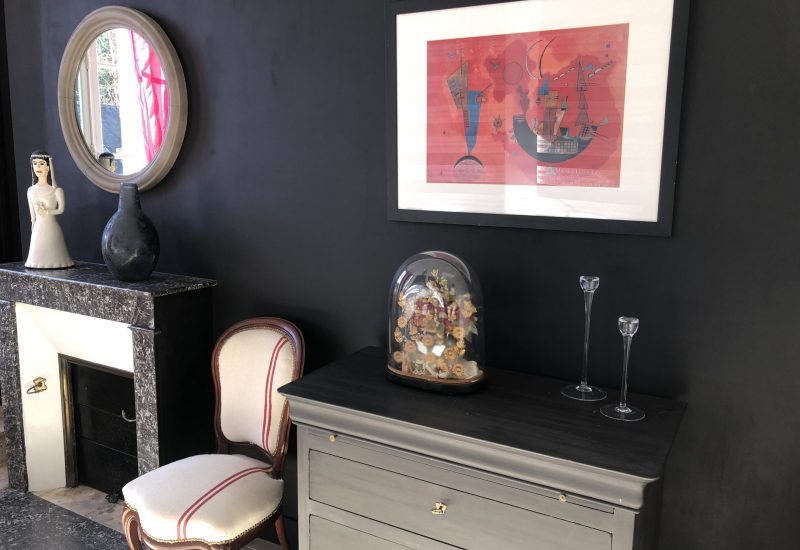 Gîte de charme Au Bras du Tilleul : élégance et style de la chambre noire et rose